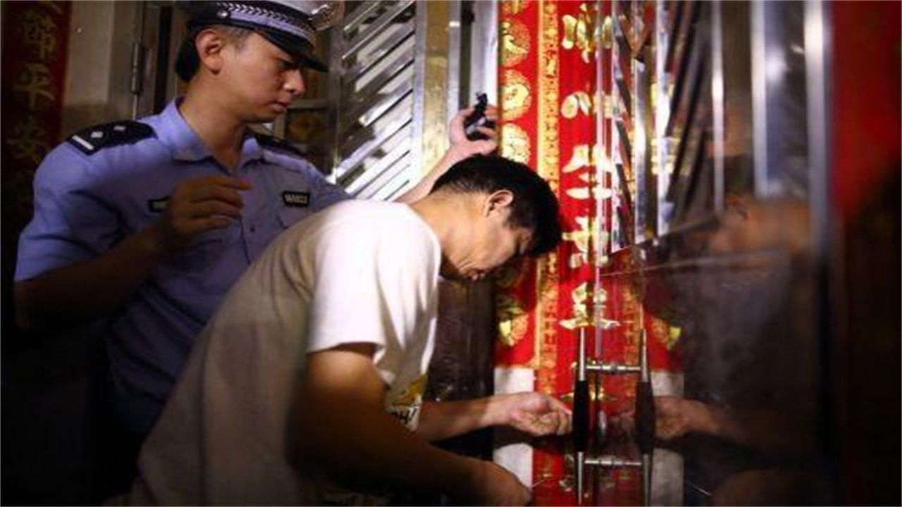 望谟开锁请开锁师傅开了锁后，师傅